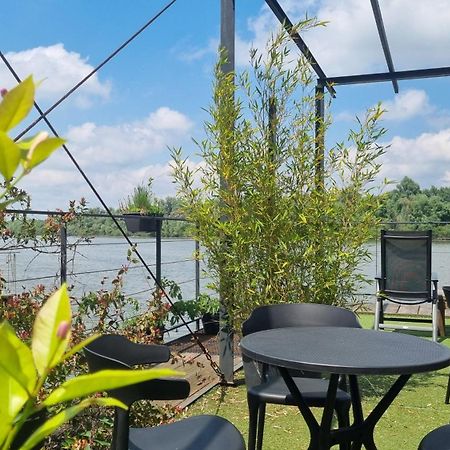 B&B Botel Charlie Beograd Bagian luar foto