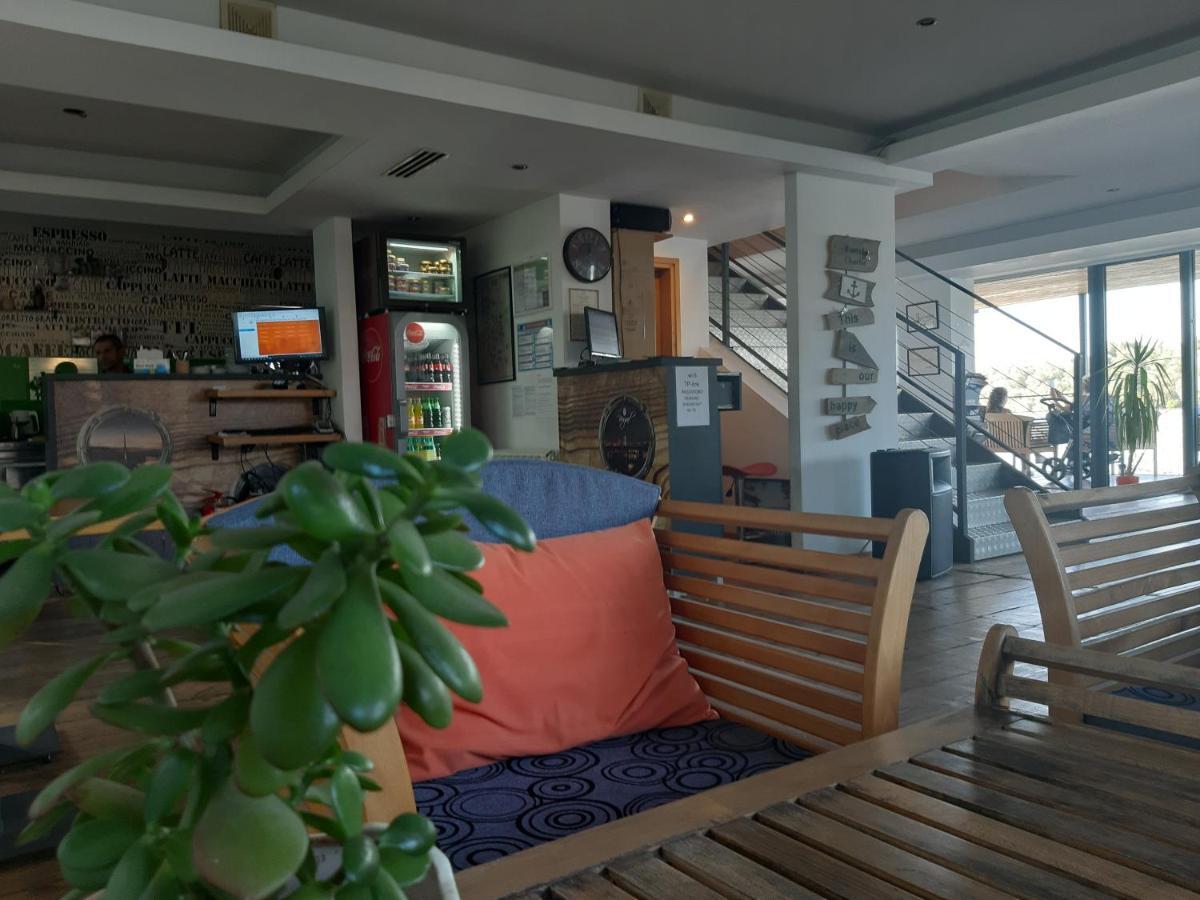 B&B Botel Charlie Beograd Bagian luar foto