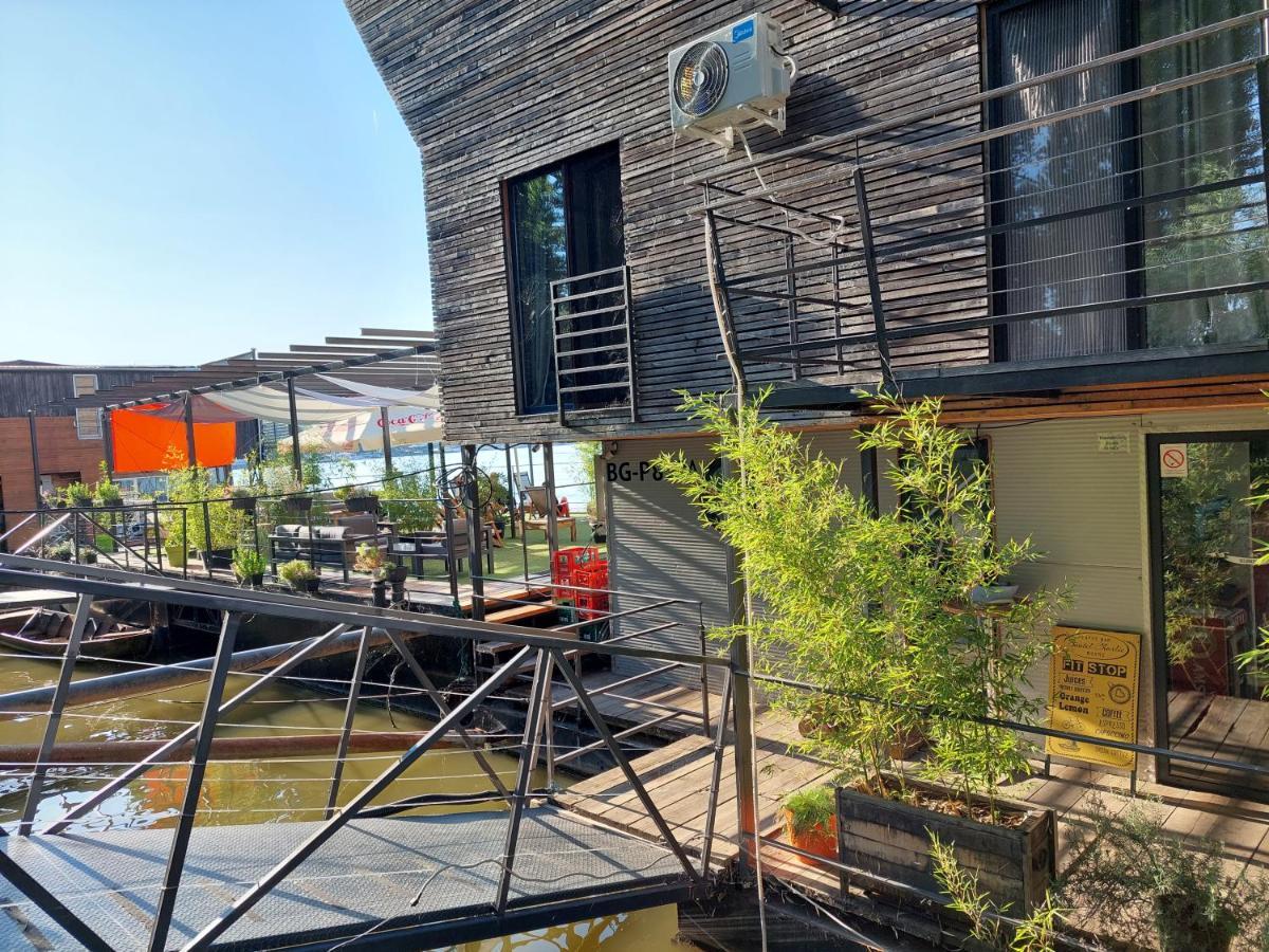 B&B Botel Charlie Beograd Bagian luar foto