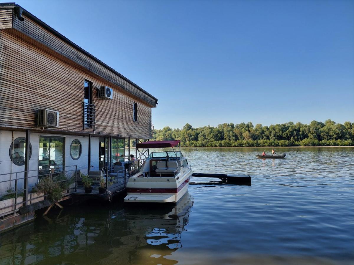 B&B Botel Charlie Beograd Bagian luar foto