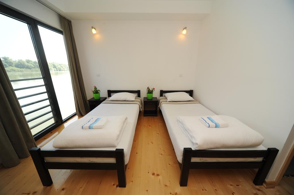 B&B Botel Charlie Beograd Ruang foto