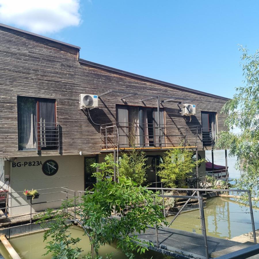 B&B Botel Charlie Beograd Bagian luar foto