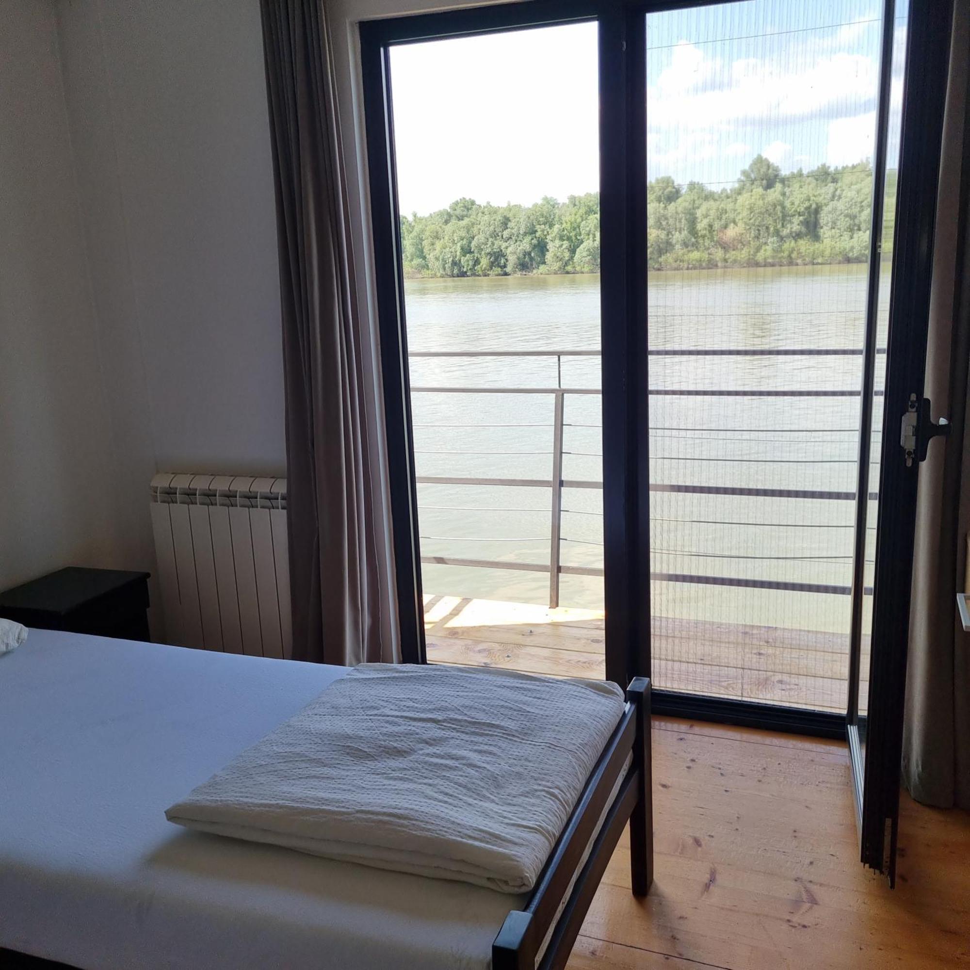 B&B Botel Charlie Beograd Ruang foto