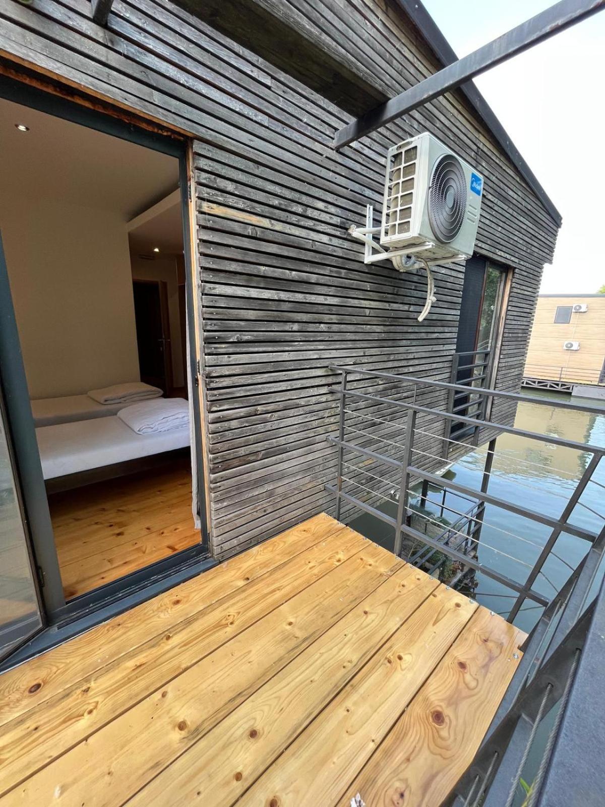 B&B Botel Charlie Beograd Ruang foto