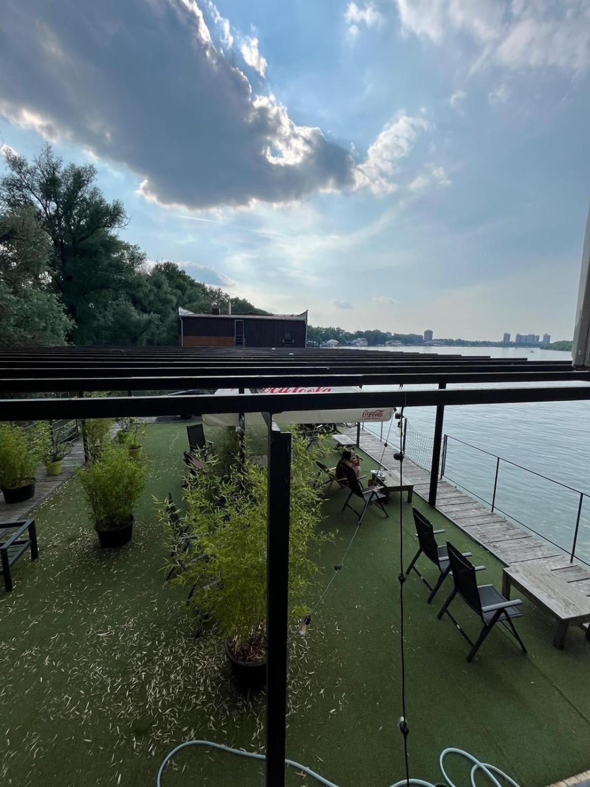 B&B Botel Charlie Beograd Ruang foto