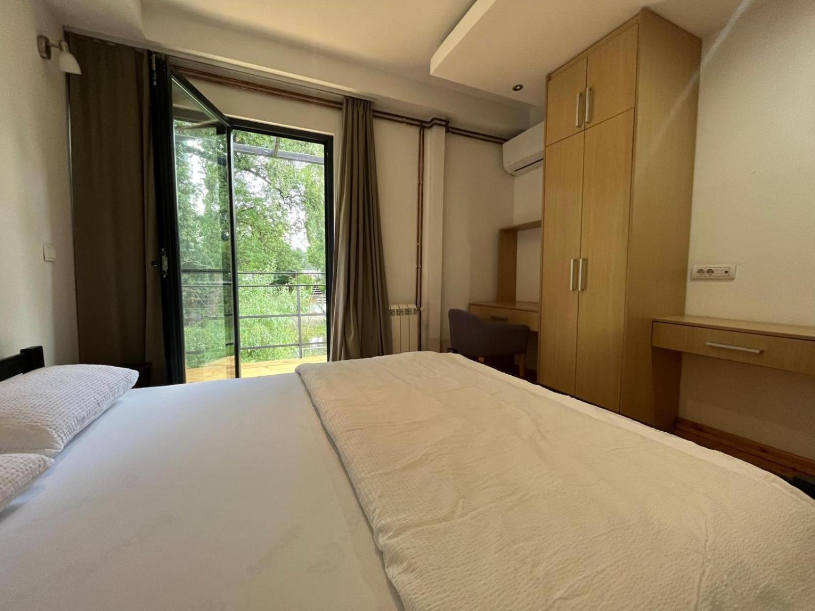 B&B Botel Charlie Beograd Ruang foto