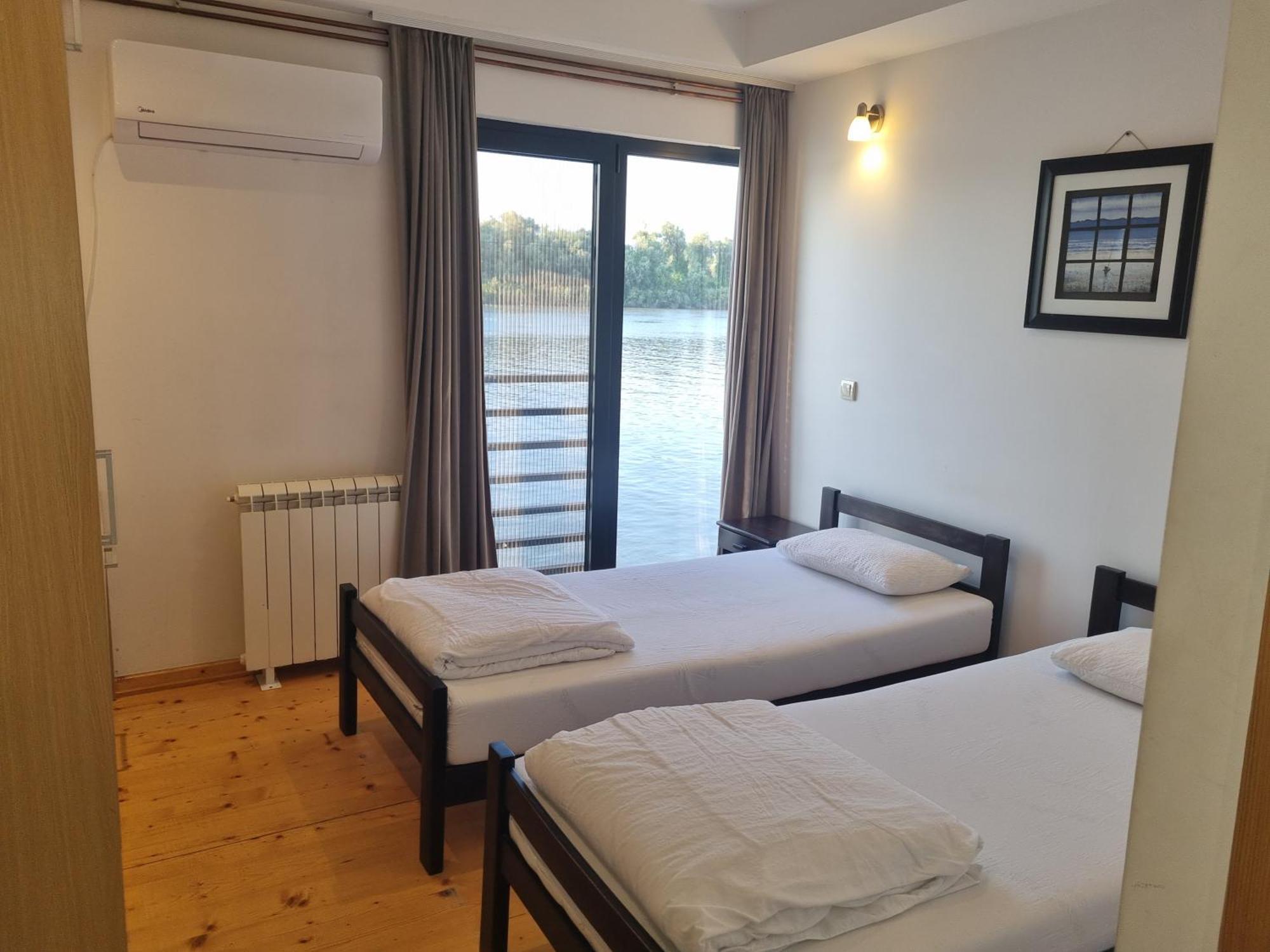 B&B Botel Charlie Beograd Ruang foto