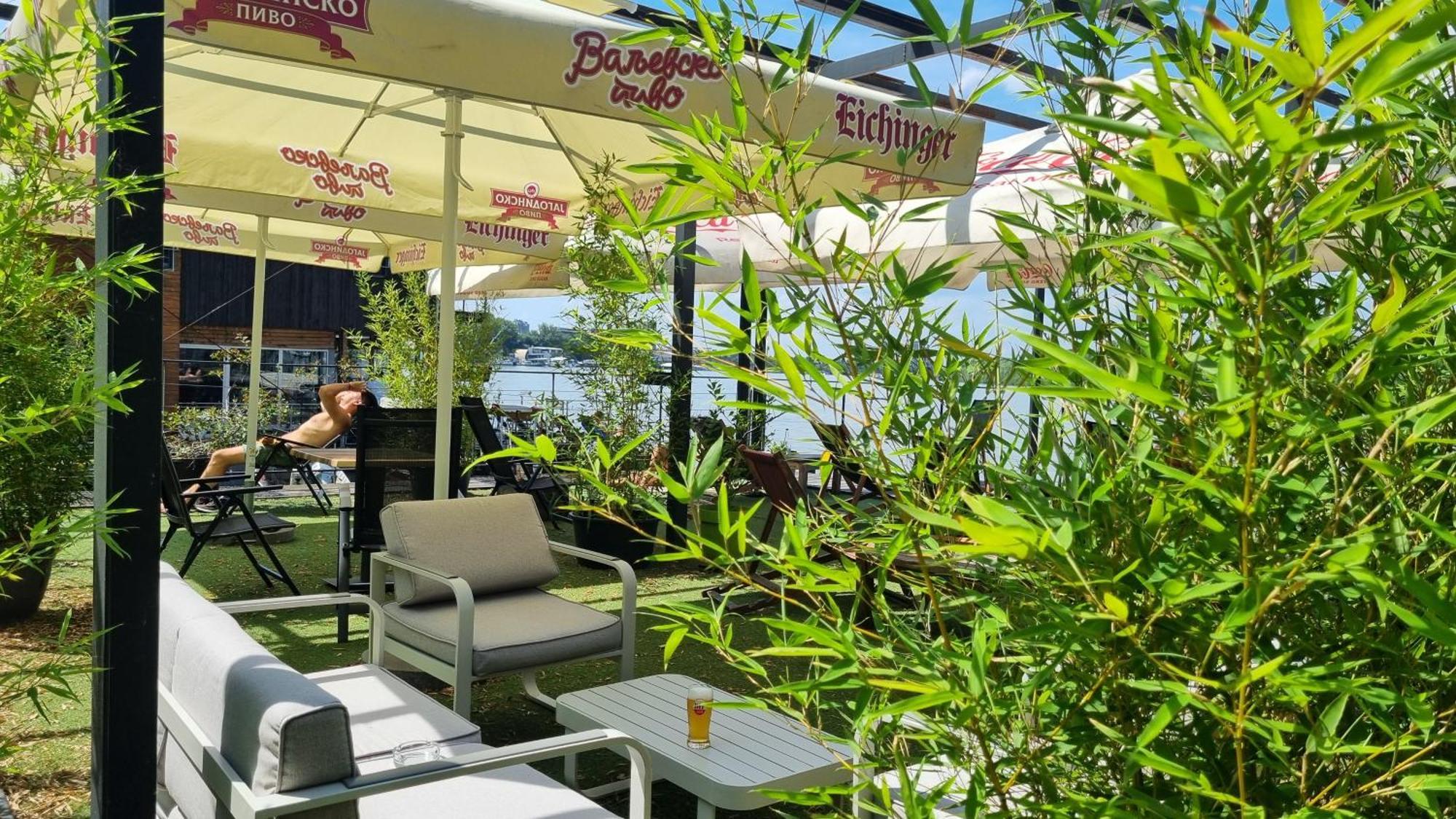 B&B Botel Charlie Beograd Bagian luar foto
